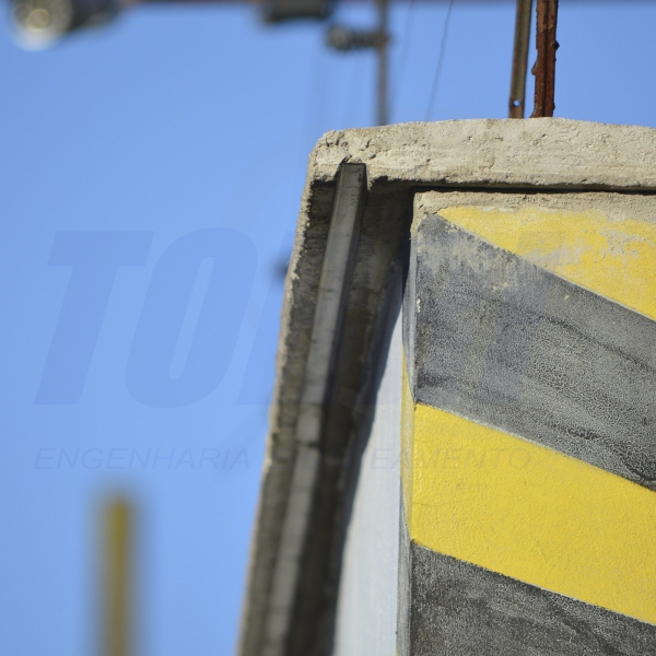 Perfil plástico para pingadeira de concreto 