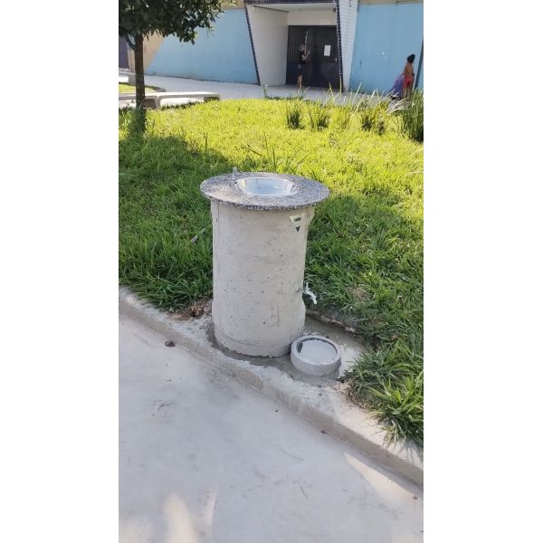 Bebedouro para pessoas em concreto armado pré-moldado